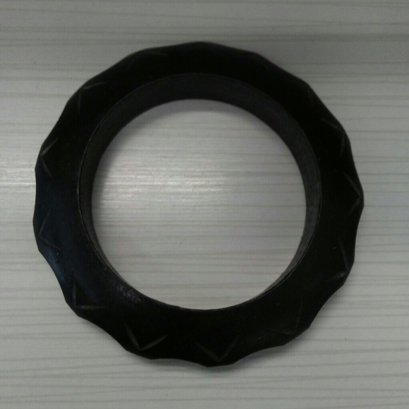 Vintage wood carved bangle - Picture 3 of 4